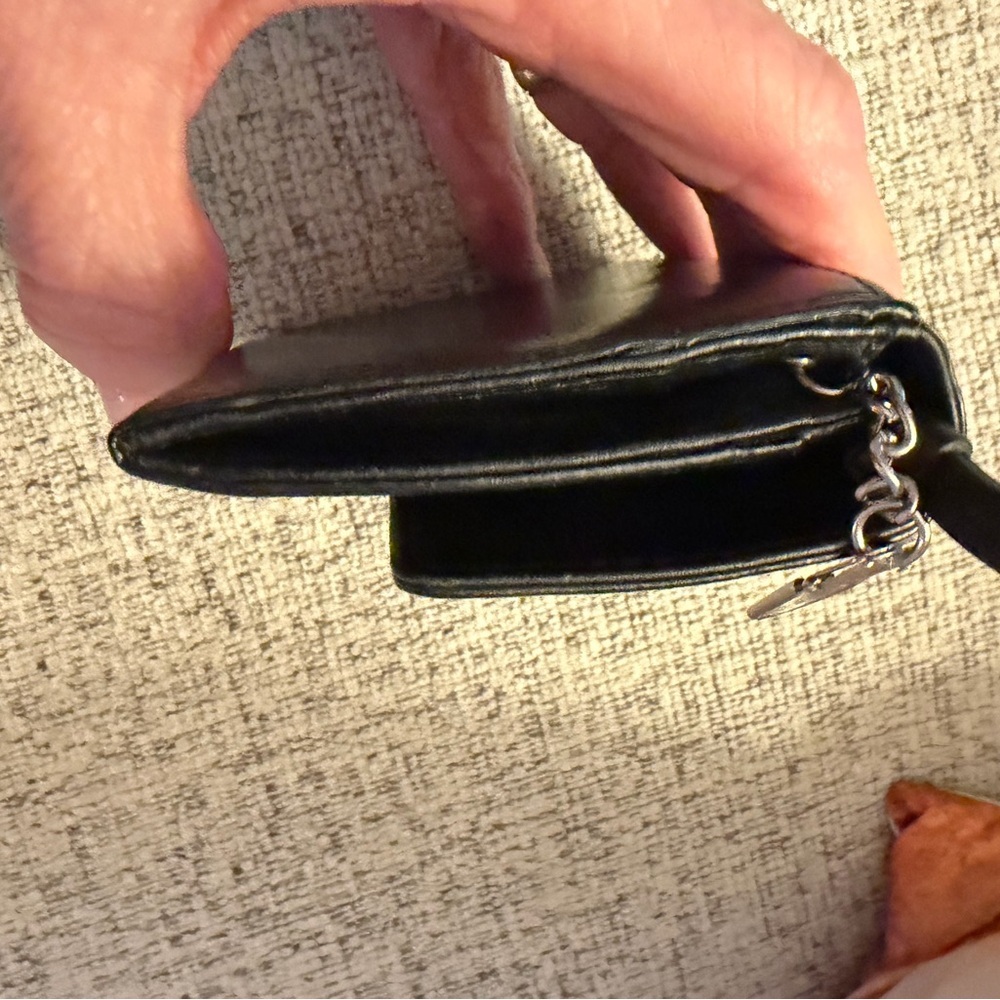 DKNY Gansevoort Compact Black Leather Wallet 7.5x4 - Picture 3 of 7